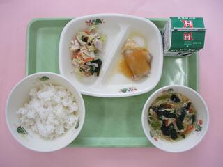 ご飯・牛乳・鶏肉のりんごソースかけ・しゃぶしゃぶサラダ・かき玉汁