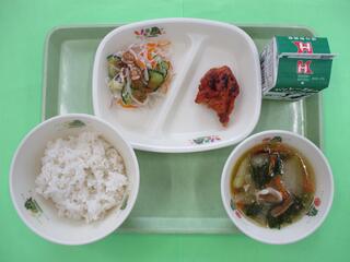 麦ご飯・牛乳・鶏肉のケチャップ焼き・春雨サラダ・冬瓜スープ