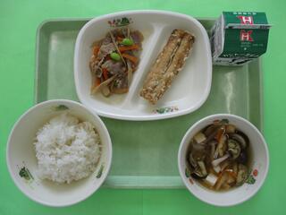 麦ご飯・ 牛乳・ さんまの竜田揚げ・ きんぴらごぼう・ なすときのこのみそ汁