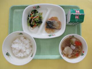 ご飯・ 牛乳・ さばのみそ煮・ ごま和え・ すいとん汁