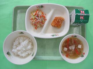 ご飯・ 牛乳・ いかのかりん揚げ・ 春雨サラダ・ 白菜のスープ