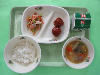 ご飯・ 牛乳・ 肉団子・ 枝豆サラダ・ どんがら汁