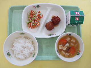 ご飯・ 牛乳・ 肉団子・ 枝豆サラダ・ どんがら汁