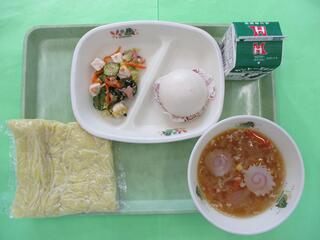 みそラーメン （ソフト中華めん・スープ）・ 牛乳・ 肉まん・ 豆腐サラダ