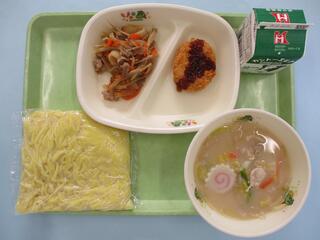 長崎ちゃんぽん （ソフト中華麺・スープ）・ 牛乳・ ぶりカツ・ 浦上そぼろ