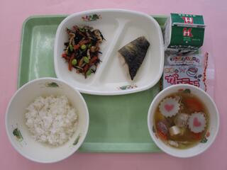 ご飯・牛乳・ ほっけの塩焼き・ ひじきの煮物・ 豚汁・ 米粉ガトーショコラ