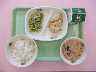 ご飯・牛乳・ 揚げ餃子・ 枝豆のナムル・ かにかま卵スープ