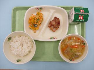 ご飯・ 牛乳・ 鶏肉の七味焼き・ かぼちゃサラダ・ ぽかぽか味噌汁