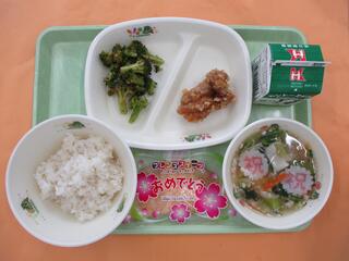 ご飯・牛乳・ 鶏肉のかりん揚げ・ ブロッコリーのおかか和え・ ワンタンスープ ・米粉クレープ