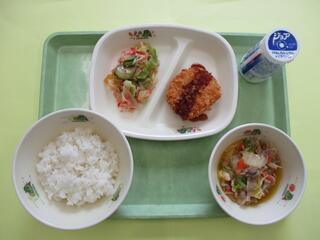 ご飯・ 発酵乳 ・豆乳コロッケ・ まいりゅうサラダ・ すき焼き風煮