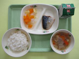 ご飯・ 牛乳・ さばの味噌煮・ 豚汁・ ナタデココフルーツ