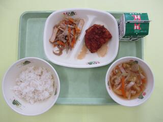 ソースカツ丼 （麦ご飯・ソースカツ）・ 牛乳・ 上州きんぴら・ とっちゃなげ汁