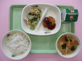 ご飯・ 牛乳・ かつおカツ・ 豚肉と菜の花のサラダ・ たけのこのみそ汁