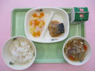 ご飯・ 牛乳・ さばの味噌煮・ 豚汁・ ナタデココフルーツ