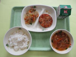 ご飯・ 牛乳・ 米粉チヂミ・チャプチェ・ タッケジャン