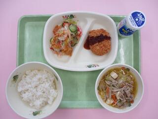 ご飯・発酵乳(プレーン)・ 豆乳コロッケ・ まいりゅうサラダ・ すき焼き風煮