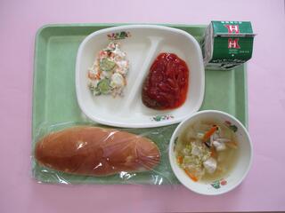 パインパン・ 牛乳・ ハンバーグトマトソース・ ポテトサラダ・ ABCスープ