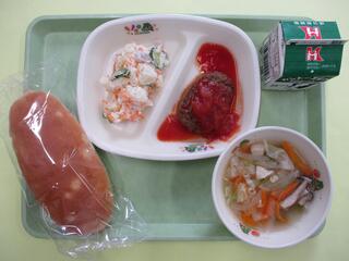 パインパン・ 牛乳・ ハンバーグトマトソース・ ポテトサラダ・ ABCスープ