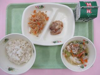 麦ご飯 ・牛乳 ・鶏肉のオイスターソース焼き・ 春雨の中華炒め・ ワンタンスープ