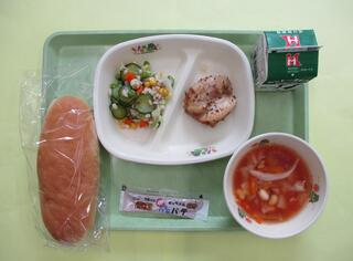 コッペパン/　キャラメルクリーム 牛乳 鶏肉のハニーマスタード焼き 大麦ぷちぷちサラダ ミネストローネ