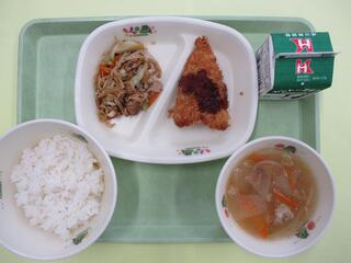 ご飯 ・牛乳・ しろぎすフライ・ 焼きそば風切り干し大根・ 冬瓜スープ