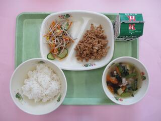 ご飯・ 牛乳・ 肉みそそぼろ・ ごぼうサラダ・ 豚しょうがスープ