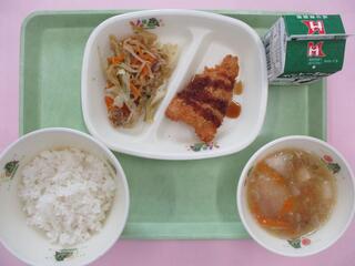 ご飯・ 牛乳・ しろぎすフライ・ 焼きそば風切り干し大根・ 冬瓜スープ