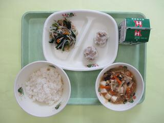ご飯・牛乳 ・しゅうまい・ もやしのナムル・ 豆腐の中華煮