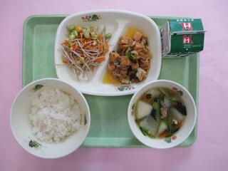 ご飯 ・牛乳・ 豚肉と厚揚げのみそ炒め・ かみかみごぼうサラダ・ 冬瓜スープ