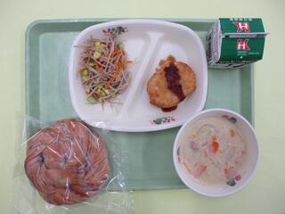 ブルーベリーロール ・牛乳・ 野菜コロッケ・ かみかみサラダ・ 豆乳シチュー