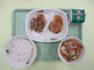 ご飯・ 牛乳・ 豆腐ハンバーグおろしソース・ きんぴらごぼう・ いも団子汁