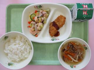 ご飯・ 牛乳・ マヒマヒフライ・ サウザンサラダ・ チキンロングライス