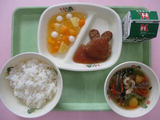 ご飯・ 牛乳・ ハンバーグおろしソース・ お月見汁・ フルーツ白玉