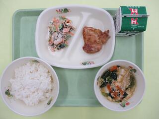 ご飯 ・牛乳 ・鶏肉のみそ焼き・ ごま香るちくわサラダ・ かき玉汁