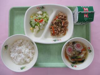 いばらきガパオ(ご飯・いばらきガパオの具)・牛乳・カラフルサラダ・春雨スープ