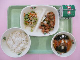 ご飯・ 牛乳・ 豚肉と厚揚げのみそ炒め・ 枝豆のサラダ ・わかめスープ