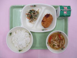 ご飯・ 牛乳・ 野菜コロッケ・ ごま酢和え・ 白玉団子汁