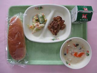 コッペパン ・牛乳 ・鶏肉のマスタード焼き・ ツナサラダ・ きのこの豆乳スープ　