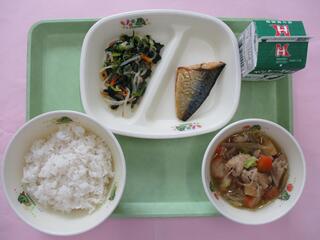 ご飯 ・牛乳 さばの塩焼き・ 小松菜のおひたし・ じゅんじゅん