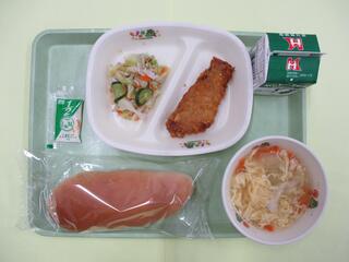 はちみつパン・牛乳・ たらサクサクフライ・ ノンエッグタルタルソース・ イタリアンサラダ・ コンソメたまごスープ