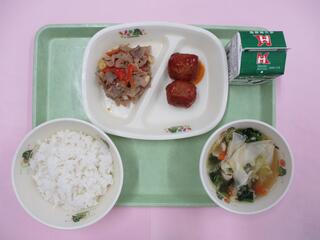 ご飯・牛乳・ 肉団子・ いろどりれんこんきんぴら・ ワンタンスープ