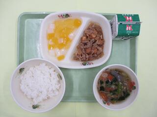ご飯 ・牛乳・ 豚みそ風 ・さつま汁 ・甘夏みかんゼリー