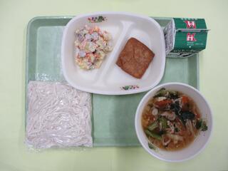 あんかけうどん （ソフトめん・あんかけうどん汁）・ 牛乳・ きつねもち ・さつまいもサラダ