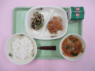 ご飯 ・牛乳・ミルメークココア・ 鶏肉のから揚げ・ のり酢和え ・キムチスープ