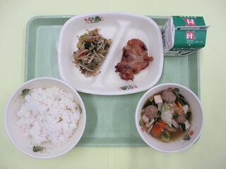 ご飯・ 牛乳・ 鶏肉のしょうが焼き・ おかか和え・ ちゃんこ鍋風