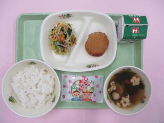 ご飯　牛乳・ 豆腐ハンバーグおろしソース・ 菜の花和え・ おふのすまし汁・ ひなあられ