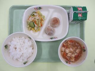 ご飯・ 牛乳・ にらまんじゅう・ コーン入りサラダ ・龍ケ崎トマ麻婆