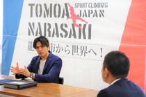 楢崎選手と市長の歓談様子