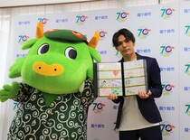 応援メッセージで楢崎選手とまいりゅうのツーショット