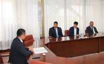 市長と歓談している様子